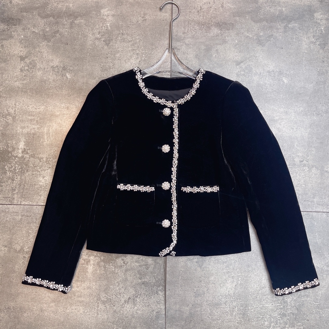 High-End Women’s Suit with Velvet Coat in Black, Silk-Poly Fabric, Various Sizes. - 图片 3