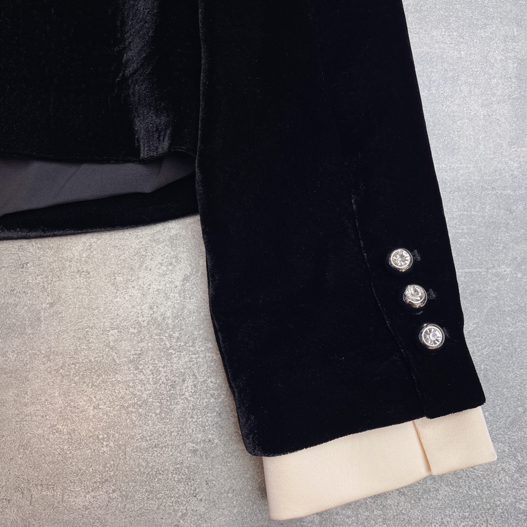 Valent0 2025 Velvet Jacket: High-End Women’s Suit with Silk Blend. - 图片 9