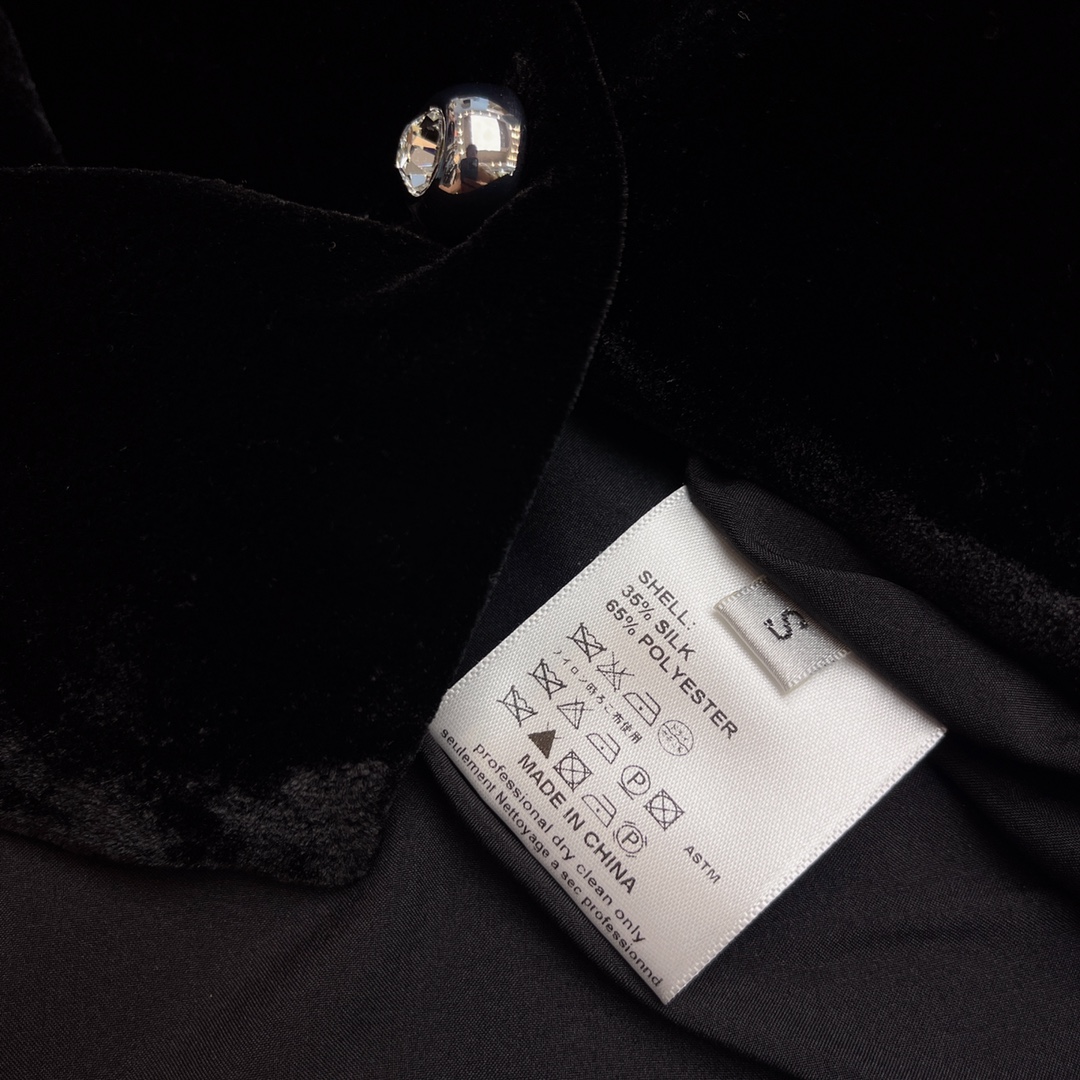 Valent0 2025 Velvet Jacket: High-End Women’s Suit with Silk Blend. - 图片 7