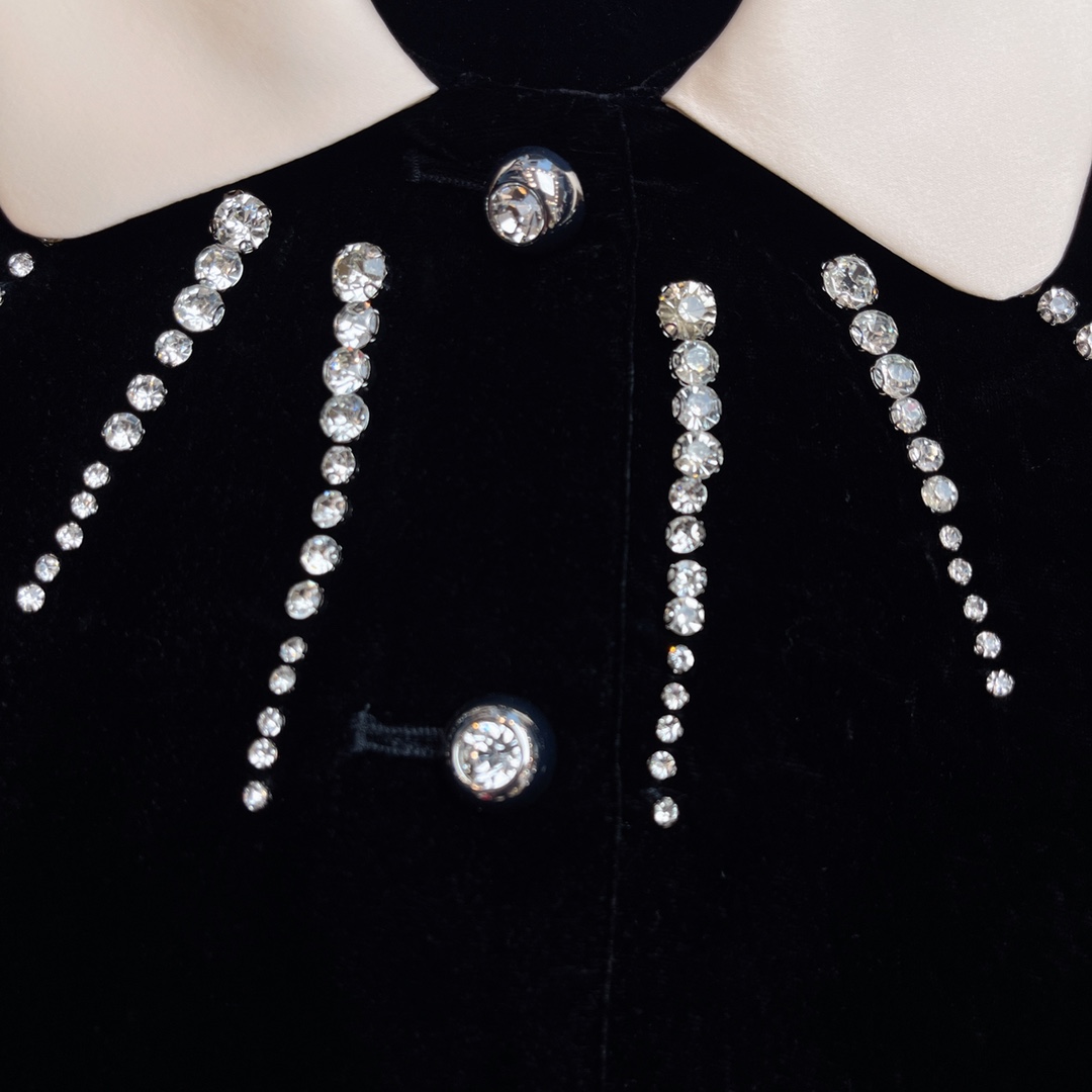 Valent0 2025 Velvet Jacket: High-End Women’s Suit with Silk Blend. - 图片 6