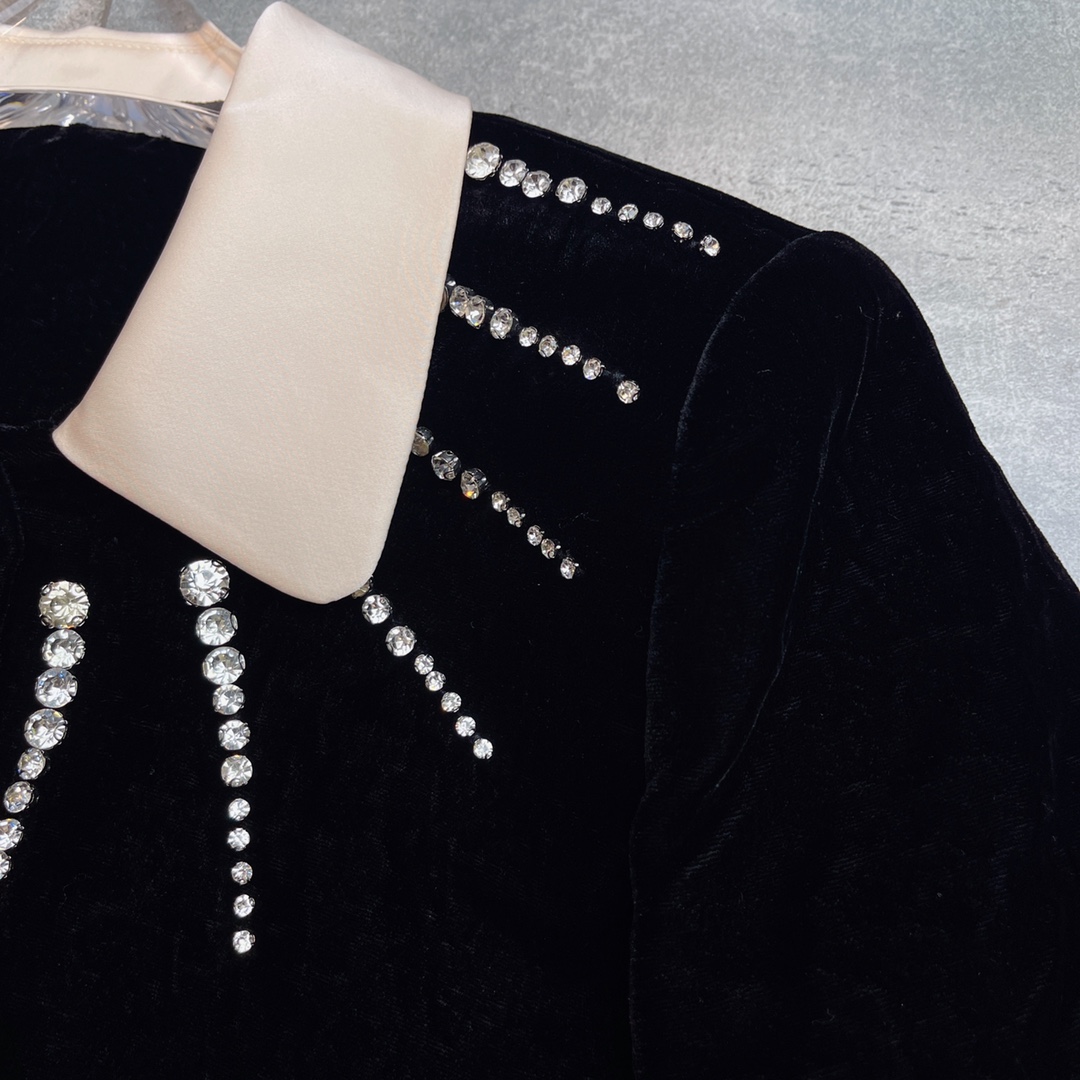 Valent0 2025 Velvet Jacket: High-End Women’s Suit with Silk Blend. - 图片 5