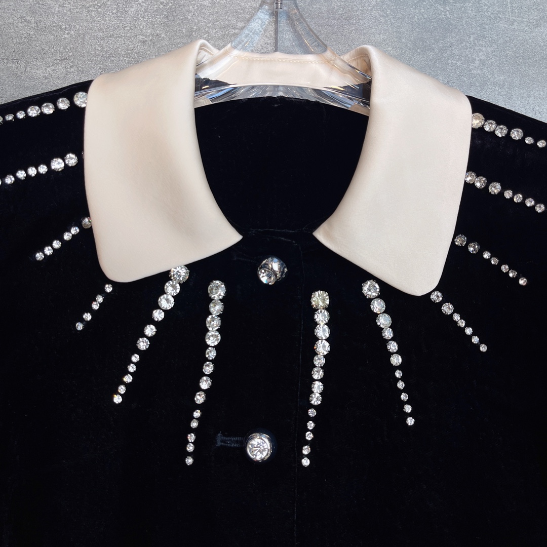 Valent0 2025 Velvet Jacket: High-End Women’s Suit with Silk Blend. - 图片 4