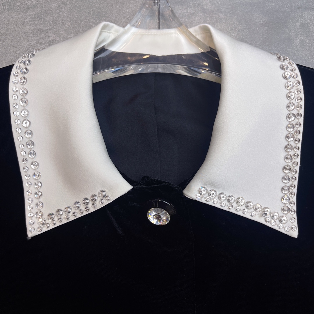 2024 Autumn High-End Women’s Suit: Velvet, Stylish, Aristocratic, Black, Silk-Poly Blend - 图片 4
