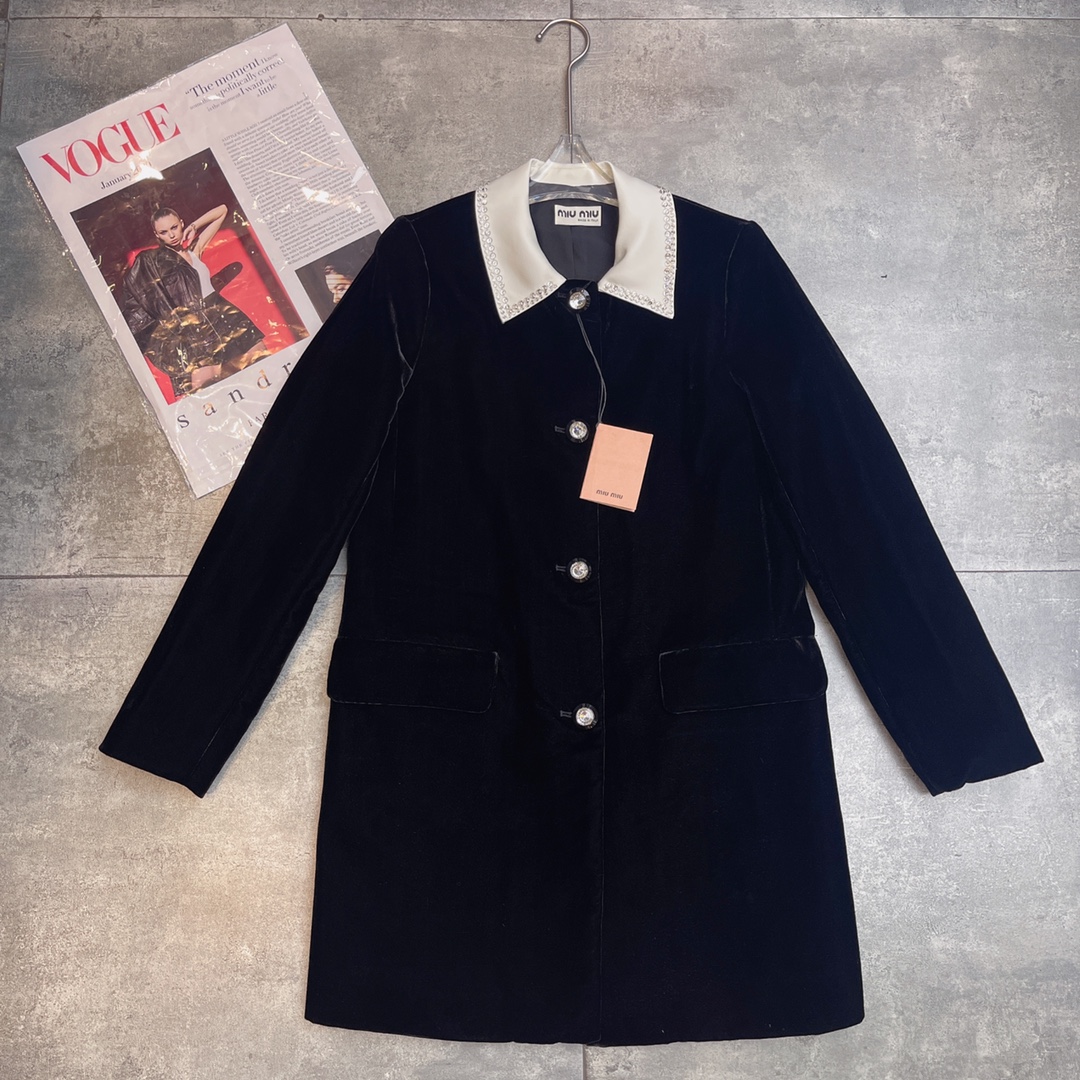 2024 Autumn High-End Women’s Suit: Velvet, Stylish, Aristocratic, Black, Silk-Poly Blend
