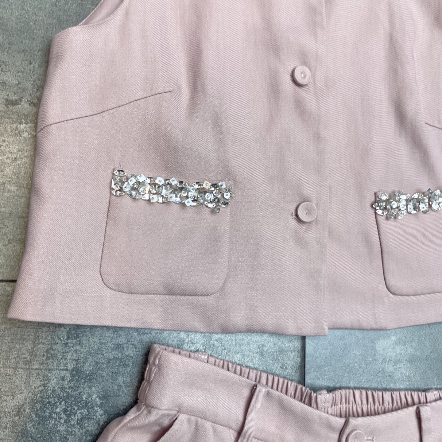 “High-End Women’s Suit with Cotton-Free Sleeves and Silk Fabric – New Product Launch” - 图片 5