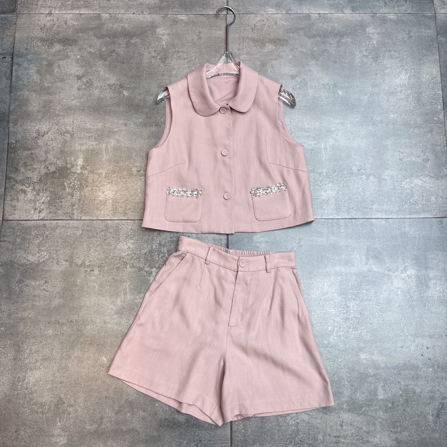 “High-End Women’s Suit with Cotton-Free Sleeves and Silk Fabric – New Product Launch” - 图片 2