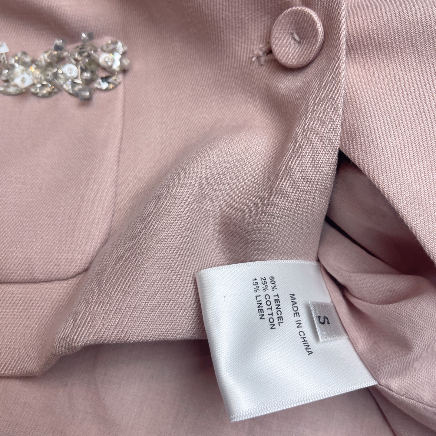 “High-End Women’s Suit with Cotton-Free Sleeves and Silk Fabric – New Product Launch” - 图片 7