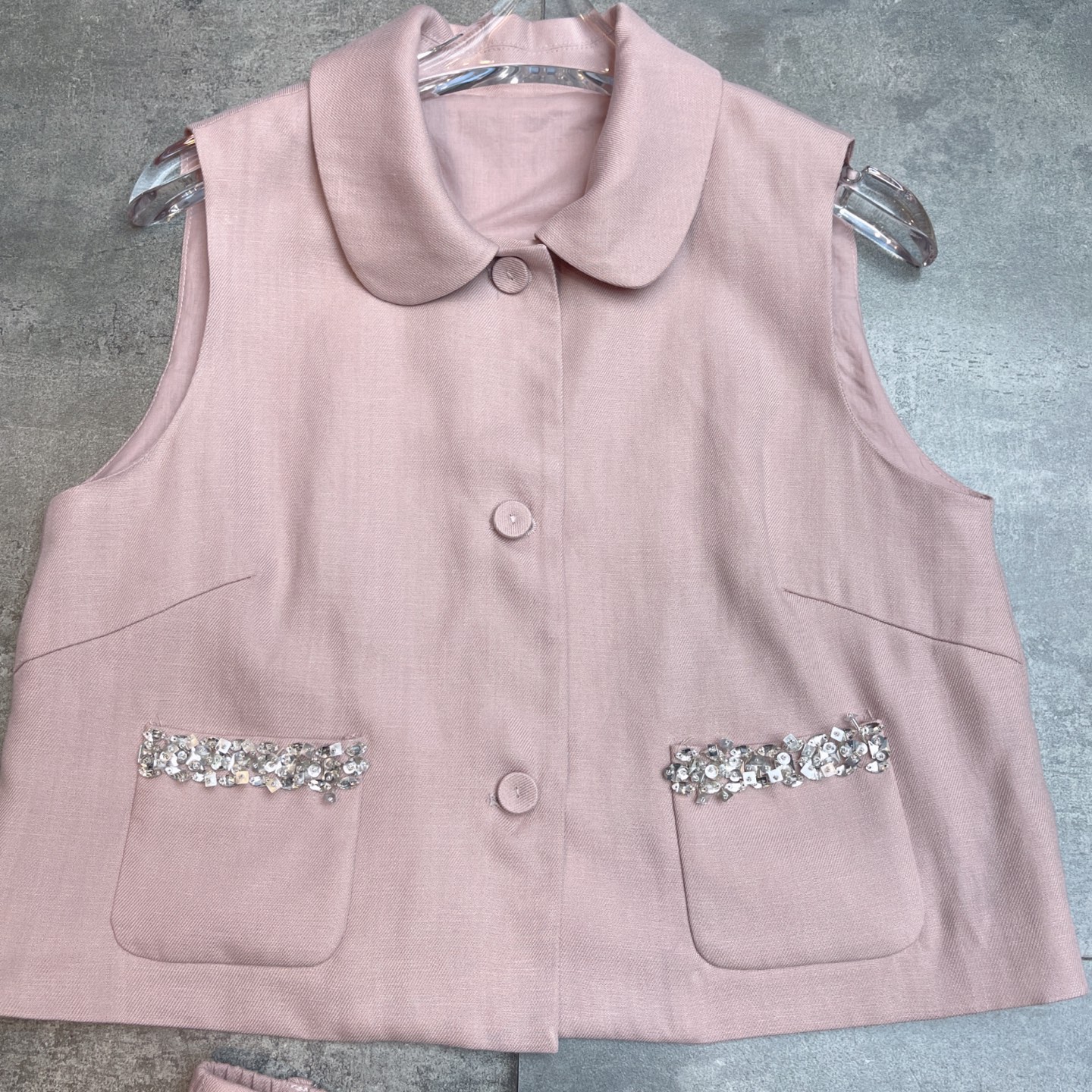“High-End Women’s Suit with Cotton-Free Sleeves and Silk Fabric – New Product Launch” - 图片 3