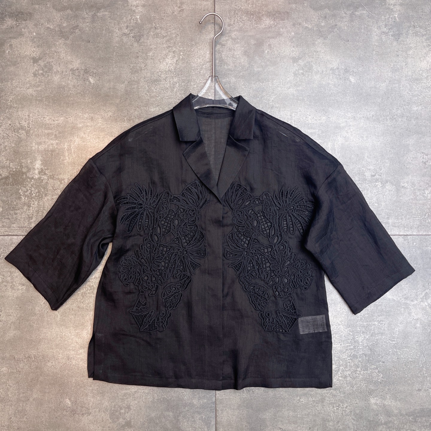 “High-End Women’s Suit in White and Black, 100% Ricin Fabric, SM to XL Sizes – Quality Rollout” - 图片 1