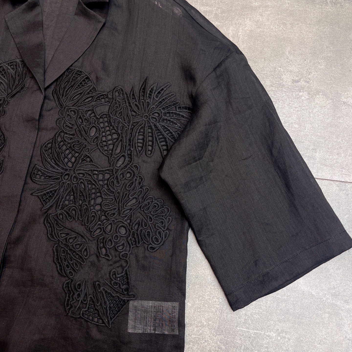 “High-End Women’s Suit in White and Black, 100% Ricin Fabric, SM to XL Sizes – Quality Rollout” - 图片 3