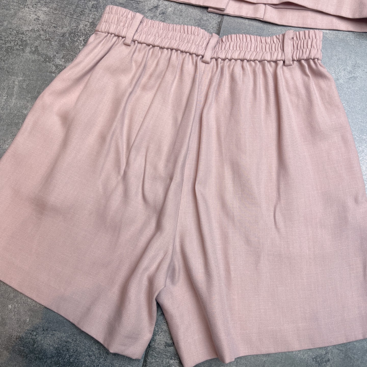 “High-End Women’s Suit with Cotton-Free Sleeves and Silk Fabric – New Product Launch” - 图片 9