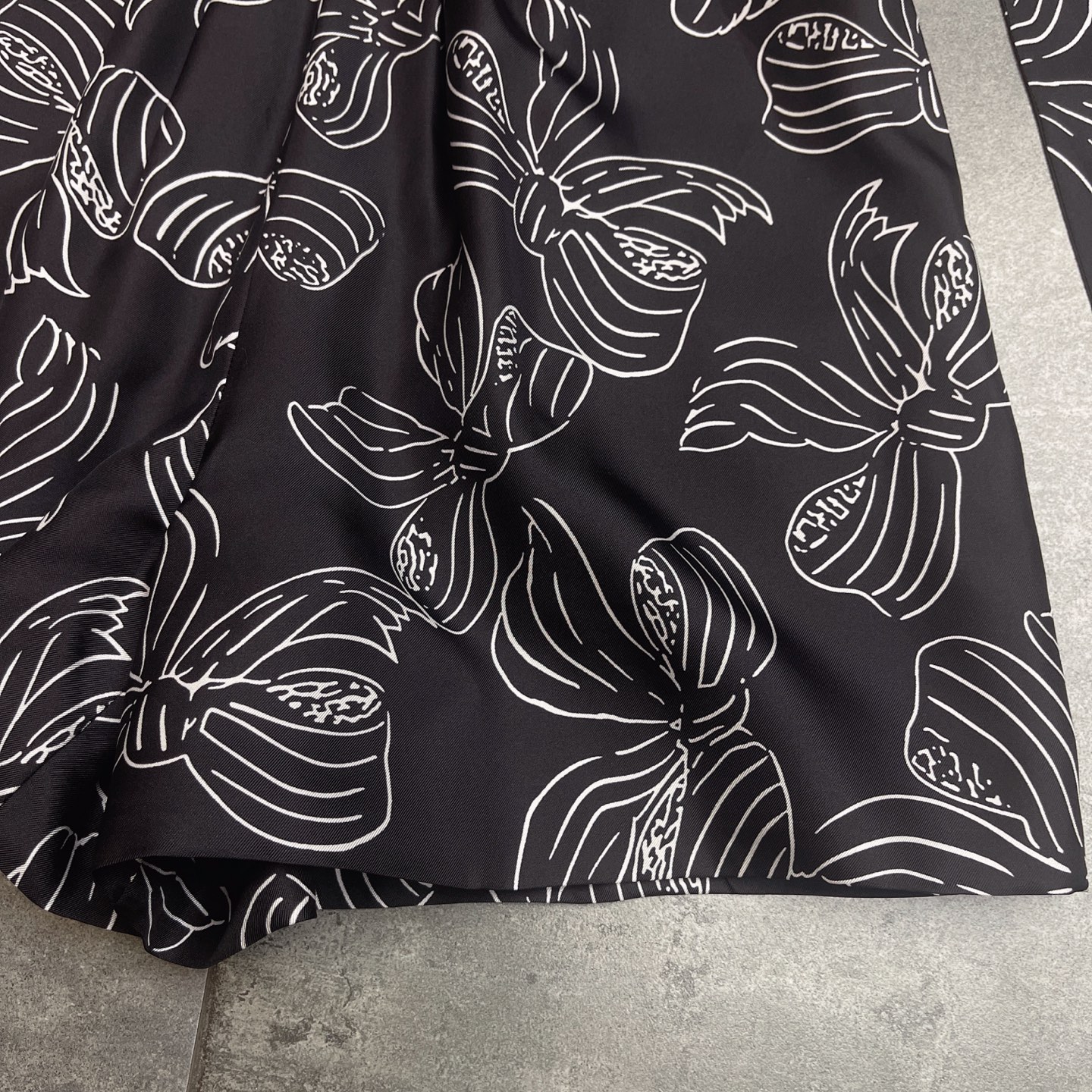 2025 Fall Women’s Silk Suit with Cuffless Design and Zoolerman’s Face Cut - 图片 6