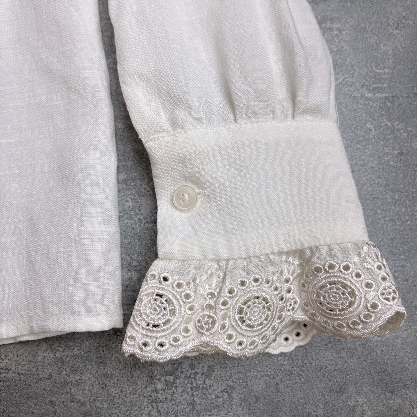 Title: P696 High-Quality Women’s Clothes: Sweet Blouses with Laser Embroidery in White and Light Blue Summary: High-quality women’s blouses with laser embroidery in white and light - 图片 8