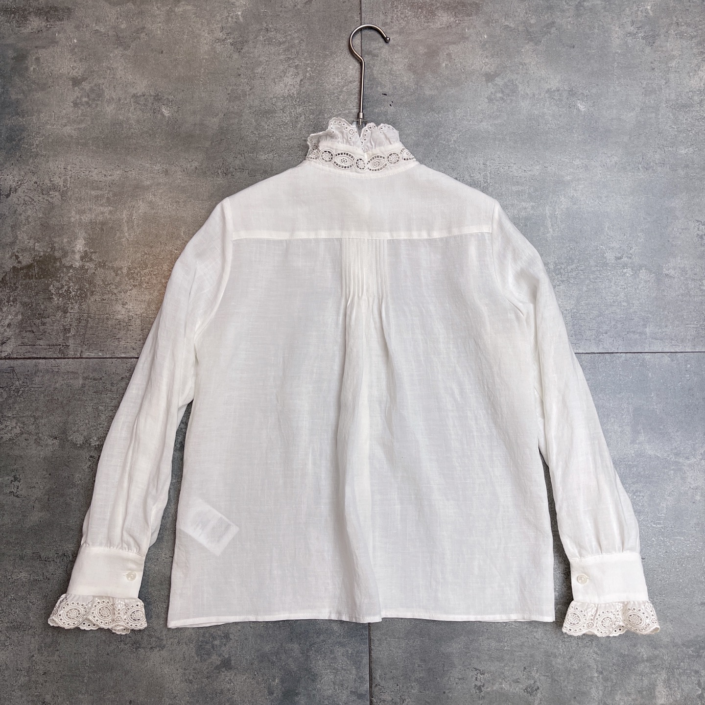 Title: P696 High-Quality Women’s Clothes: Sweet Blouses with Laser Embroidery in White and Light Blue Summary: High-quality women’s blouses with laser embroidery in white and light - 图片 6