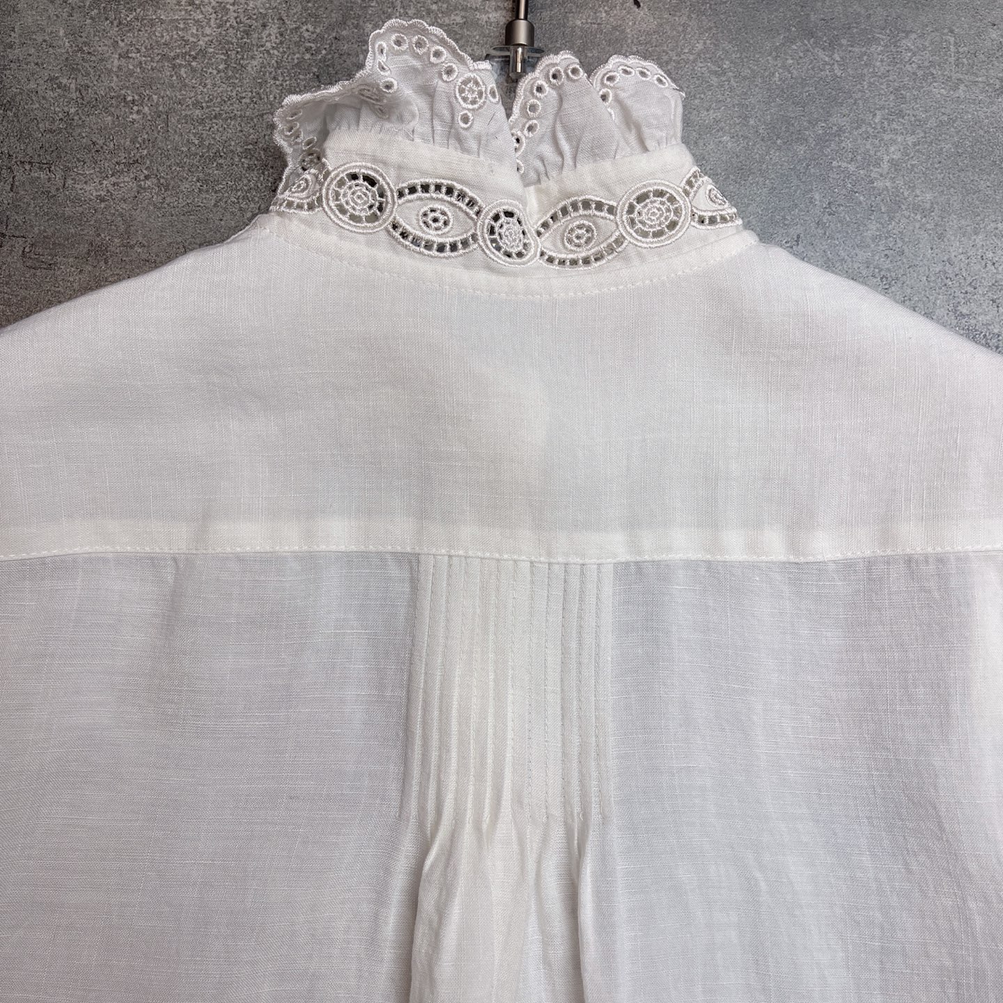 Title: P696 High-Quality Women’s Clothes: Sweet Blouses with Laser Embroidery in White and Light Blue Summary: High-quality women’s blouses with laser embroidery in white and light - 图片 7