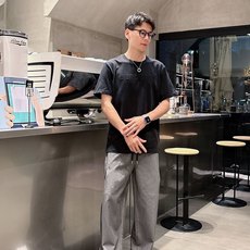 巴宝*Burberry 25SS春夏新款首发专柜最新款短袖圆领T恤 高端订制 设计前卫时尚!品牌logo 巴宝*Burberry 25SS春夏新款首发专柜最新款短袖圆领T恤 高端订制 设计前卫时尚!品牌logo