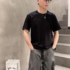 巴宝*Burberry 25SS春夏新款首发专柜最新款短袖圆领T恤 高端订制 设计前卫时尚!品牌logo 巴宝*Burberry 25SS春夏新款首发专柜最新款短袖圆领T恤 高端订制 设计前卫时尚!品牌logo