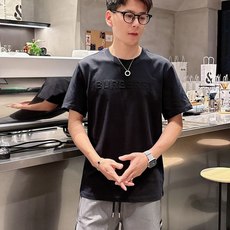 巴宝*Burberry 25SS春夏新款首发专柜最新款短袖圆领T恤 高端订制 设计前卫时尚!品牌logo 巴宝*Burberry 25SS春夏新款首发专柜最新款短袖圆领T恤 高端订制 设计前卫时尚!品牌logo