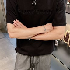 巴宝*Burberry 25SS春夏新款首发专柜最新款短袖圆领T恤 高端订制 设计前卫时尚!品牌logo 巴宝*Burberry 25SS春夏新款首发专柜最新款短袖圆领T恤 高端订制 设计前卫时尚!品牌logo