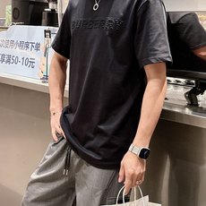 巴宝*Burberry 25SS春夏新款首发专柜最新款短袖圆领T恤 高端订制 设计前卫时尚!品牌logo 巴宝*Burberry 25SS春夏新款首发专柜最新款短袖圆领T恤 高端订制 设计前卫时尚!品牌logo