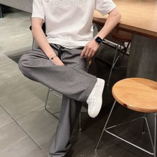 巴宝*Burberry 25SS春夏新款首发专柜最新款短袖圆领T恤 高端订制 设计前卫时尚!品牌logo 巴宝*Burberry 25SS春夏新款首发专柜最新款短袖圆领T恤 高端订制 设计前卫时尚!品牌logo