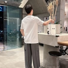 巴宝*Burberry 25SS春夏新款首发专柜最新款短袖圆领T恤 高端订制 设计前卫时尚!品牌logo 巴宝*Burberry 25SS春夏新款首发专柜最新款短袖圆领T恤 高端订制 设计前卫时尚!品牌logo