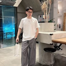 巴宝*Burberry 25SS春夏新款首发专柜最新款短袖圆领T恤 高端订制 设计前卫时尚!品牌logo 巴宝*Burberry 25SS春夏新款首发专柜最新款短袖圆领T恤 高端订制 设计前卫时尚!品牌logo