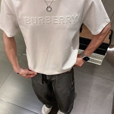 巴宝*Burberry 25SS春夏新款首发专柜最新款短袖圆领T恤 高端订制 设计前卫时尚!品牌logo 巴宝*Burberry 25SS春夏新款首发专柜最新款短袖圆领T恤 高端订制 设计前卫时尚!品牌logo