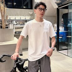 巴宝*Burberry 25SS春夏新款首发专柜最新款短袖圆领T恤 高端订制 设计前卫时尚!品牌logo 巴宝*Burberry 25SS春夏新款首发专柜最新款短袖圆领T恤 高端订制 设计前卫时尚!品牌logo