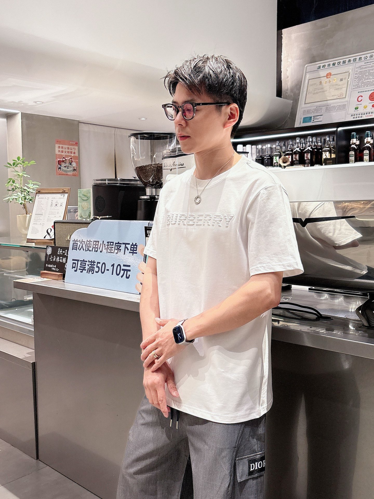 巴宝*Burberry 25SS春夏新款首发专柜最新款短袖圆领T恤 高端订制 设计前卫时尚！品牌logo