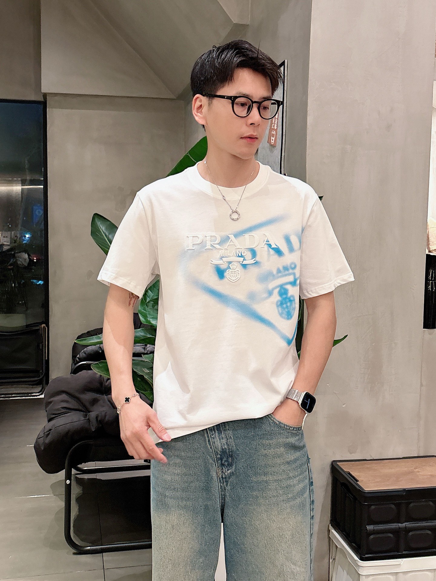 普拉*Prada 25SS春夏新款首发专柜最新款短袖圆领T恤 高端订制 设计前卫时尚！品牌logo重工艺