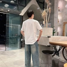 普拉*Prada 25SS春夏新款首发专柜最新款短袖圆领T恤 高端订制 设计前卫时尚!品牌logo重工艺 普拉*Prada 25SS春夏新款首发专柜最新款短袖圆领T恤 高端订制 设计前卫时尚!品牌logo重工艺