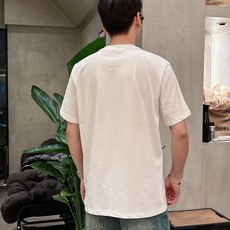 普拉*Prada 25SS春夏新款首发专柜最新款短袖圆领T恤 高端订制 设计前卫时尚!品牌logo重工艺 普拉*Prada 25SS春夏新款首发专柜最新款短袖圆领T恤 高端订制 设计前卫时尚!品牌logo重工艺