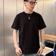 路易威*1V 25SS春夏新款首发专柜最新款短袖圆领T恤 高端订制 设计前卫时尚!品牌logo重工艺设计 路易威*1V 25SS春夏新款首发专柜最新款短袖圆领T恤 高端订制 设计前卫时尚!品牌logo重工艺设计