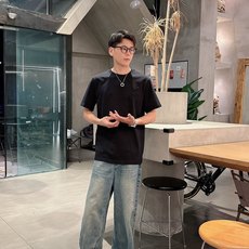 路易威*1V 25SS春夏新款首发专柜最新款短袖圆领T恤 高端订制 设计前卫时尚!品牌logo重工艺设计 路易威*1V 25SS春夏新款首发专柜最新款短袖圆领T恤 高端订制 设计前卫时尚!品牌logo重工艺设计