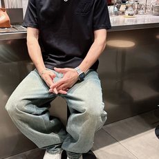 路易威*1V 25SS春夏新款首发专柜最新款短袖圆领T恤 高端订制 设计前卫时尚!品牌logo重工艺设计 路易威*1V 25SS春夏新款首发专柜最新款短袖圆领T恤 高端订制 设计前卫时尚!品牌logo重工艺设计