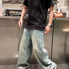 路易威*1V 25SS春夏新款首发专柜最新款短袖圆领T恤 高端订制 设计前卫时尚!品牌logo重工艺设计 路易威*1V 25SS春夏新款首发专柜最新款短袖圆领T恤 高端订制 设计前卫时尚!品牌logo重工艺设计