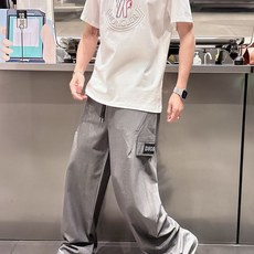 蒙*Moncler 25SS春夏新款首发专柜最新款短袖圆领T恤 高端订制 设计前卫时尚!品牌logo重工 蒙*Moncler 25SS春夏新款首发专柜最新款短袖圆领T恤 高端订制 设计前卫时尚!品牌logo重工