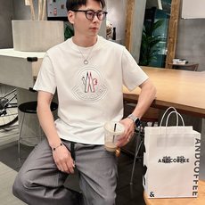 蒙*Moncler 25SS春夏新款首发专柜最新款短袖圆领T恤 高端订制 设计前卫时尚!品牌logo重工 蒙*Moncler 25SS春夏新款首发专柜最新款短袖圆领T恤 高端订制 设计前卫时尚!品牌logo重工