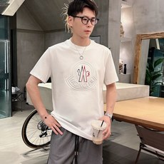 蒙*Moncler 25SS春夏新款首发专柜最新款短袖圆领T恤 高端订制 设计前卫时尚!品牌logo重工 蒙*Moncler 25SS春夏新款首发专柜最新款短袖圆领T恤 高端订制 设计前卫时尚!品牌logo重工