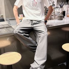 蒙*Moncler 25SS春夏新款首发专柜最新款短袖圆领T恤 高端订制 设计前卫时尚!品牌logo重工 蒙*Moncler 25SS春夏新款首发专柜最新款短袖圆领T恤 高端订制 设计前卫时尚!品牌logo重工