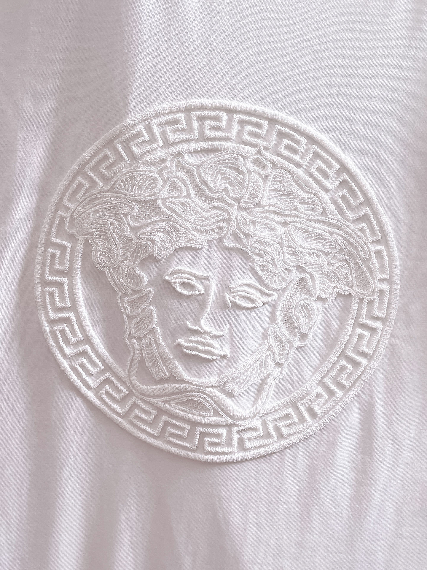范思*Versace 25SS春夏新款首发专柜最新款短袖圆领T恤 高端订制 设计前卫时尚!品牌logo