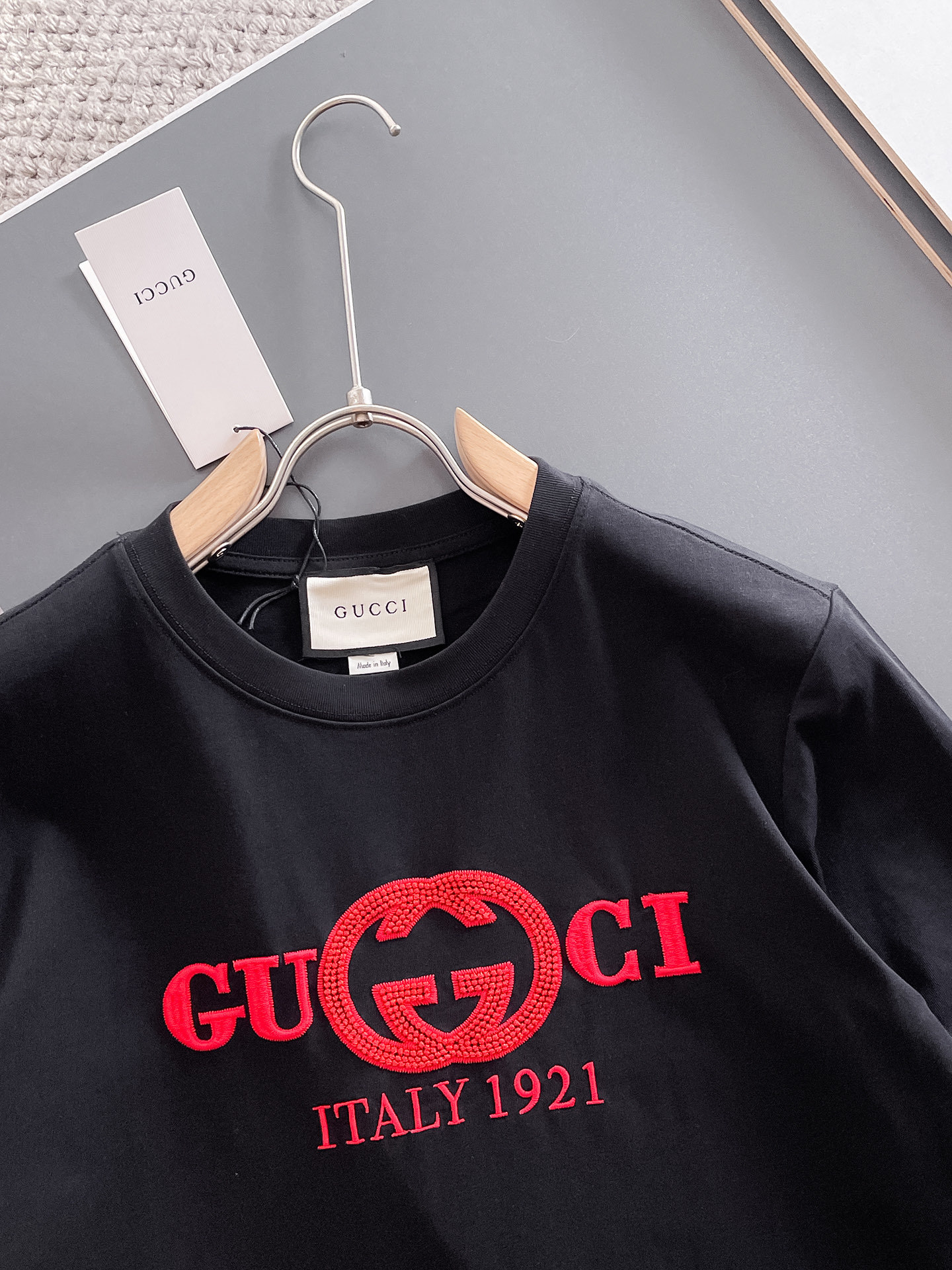 古*Gucci 25SS春夏新款首发专柜最新款短袖圆领T恤 高端订制 设计前卫时尚!品牌logo重工艺