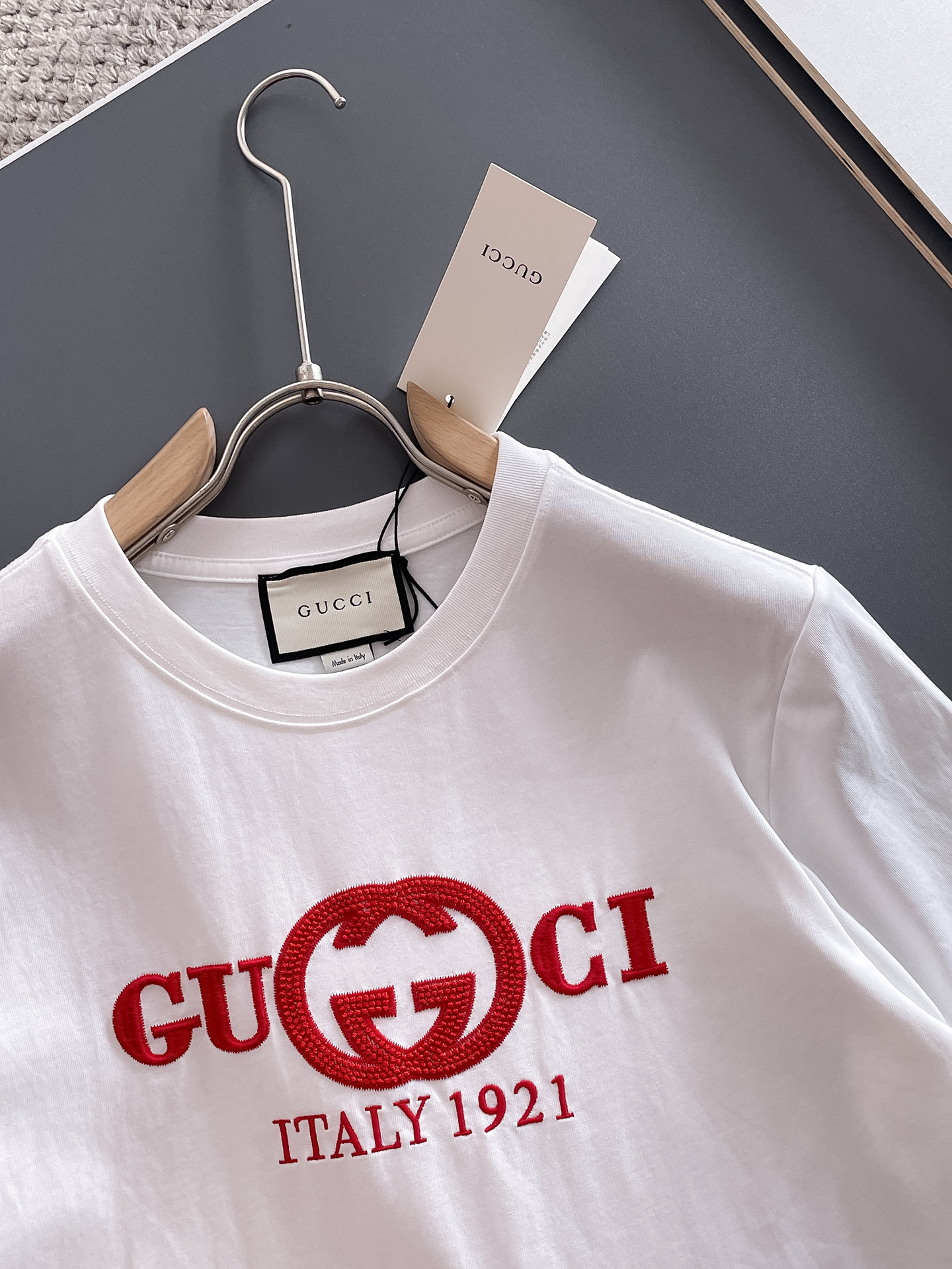 古*Gucci 25SS春夏新款首发专柜最新款短袖圆领T恤 高端订制 设计前卫时尚!品牌logo重工艺