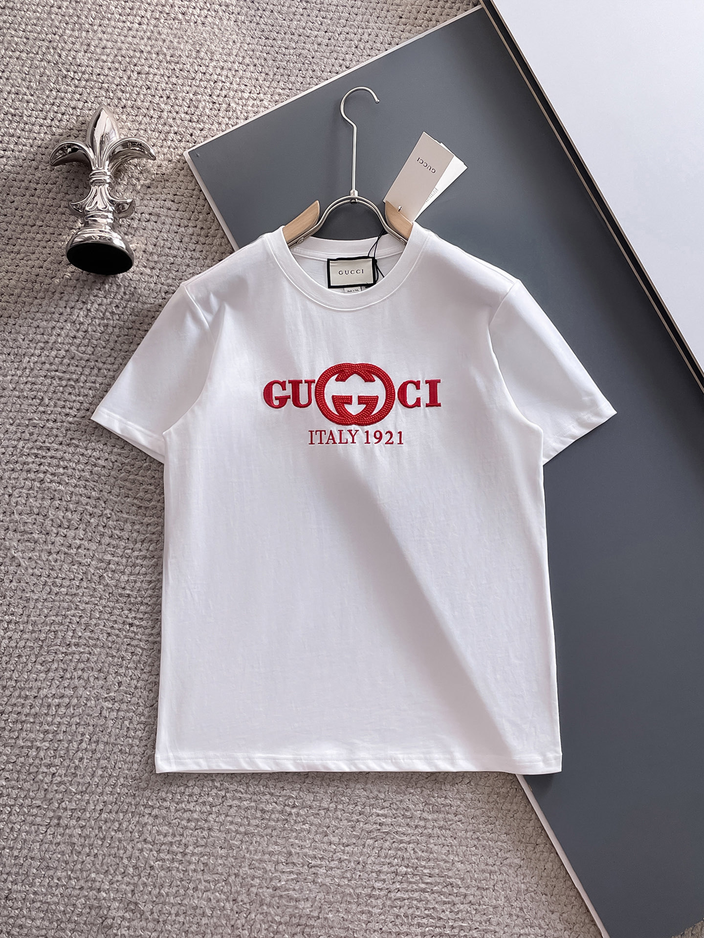 古*Gucci 25SS春夏新款首发专柜最新款短袖圆领T恤 高端订制 设计前卫时尚!品牌logo重工艺