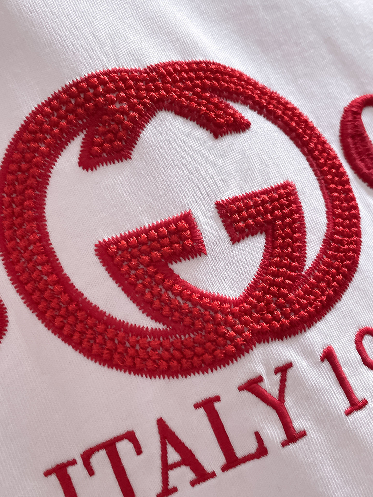 古*Gucci 25SS春夏新款首发专柜最新款短袖圆领T恤 高端订制 设计前卫时尚!品牌logo重工艺