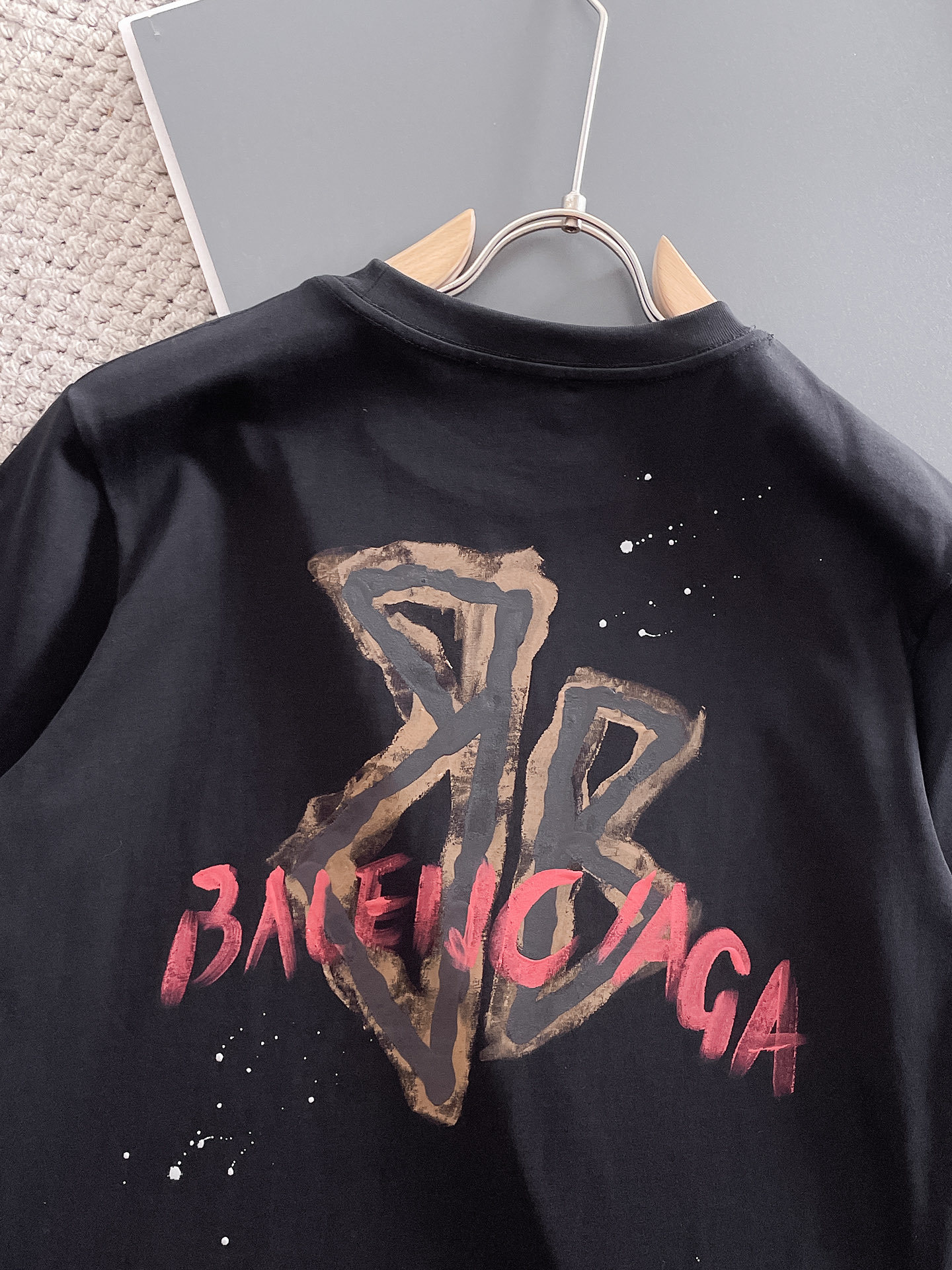 巴黎世*BALENCIAGA 25SS春夏新款首发专柜最新款短袖圆领T恤 手绘高端订制 设计前卫时尚!