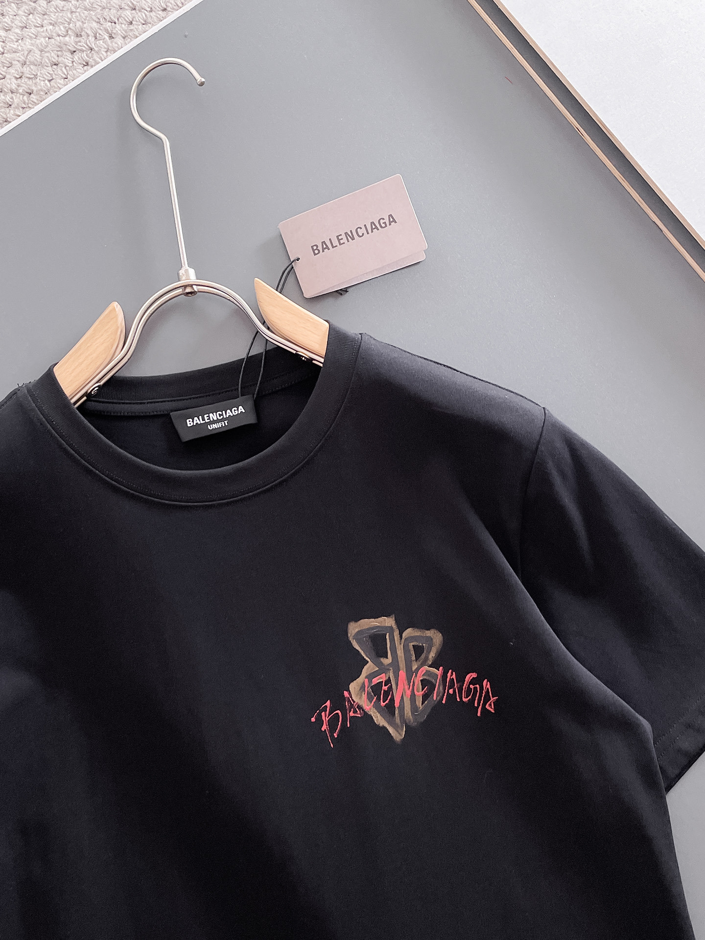 巴黎世*BALENCIAGA 25SS春夏新款首发专柜最新款短袖圆领T恤 手绘高端订制 设计前卫时尚!