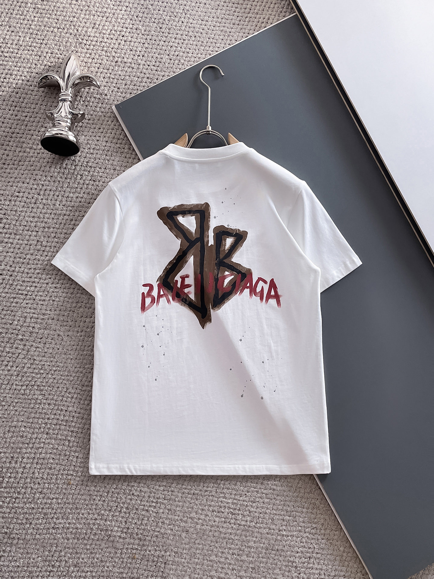 巴黎世*BALENCIAGA 25SS春夏新款首发专柜最新款短袖圆领T恤 手绘高端订制 设计前卫时尚!