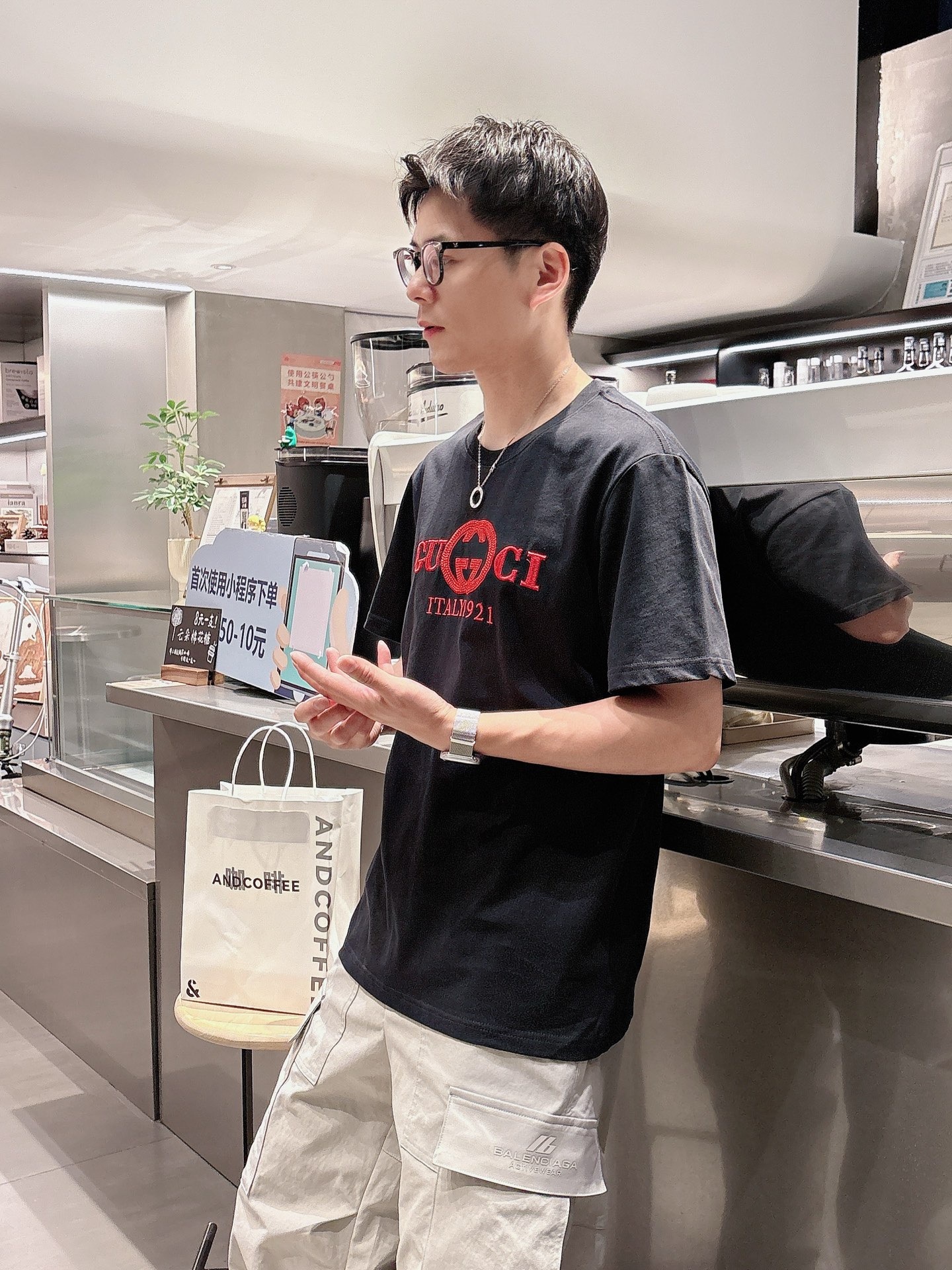 古*Gucci 25SS春夏新款首发专柜最新款短袖圆领T恤 高端订制 设计前卫时尚！品牌logo重工艺设